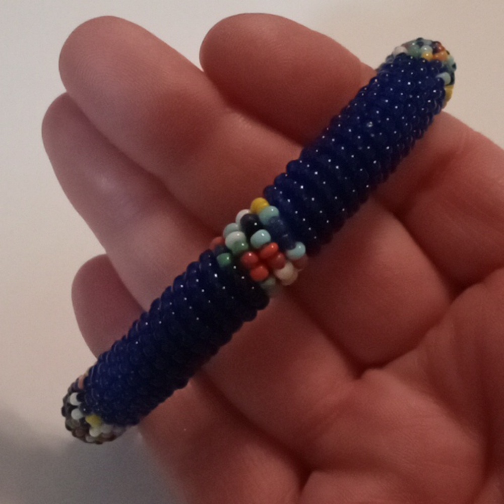 #947 Blue Multi Colored Glass Seed Bead Bangle Bracelet. Size: 7 - Picture 1 of 4